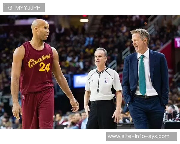 张佳玮分析勇士战术转变与巴特勒的多面手能力