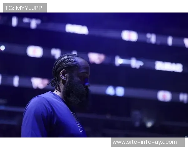 哈登状态回暖半场表现抢眼贡献12分5助攻正负值高达9 哈登状态回暖半场表现抢眼贡献12分5助攻正负值高达9