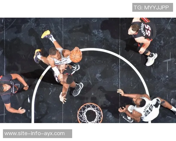 文班亚马上半场表现亮眼9投4中贡献10分5篮板1盖帽 文班亚马上半场表现亮眼9投4中贡献10分5篮板1盖帽