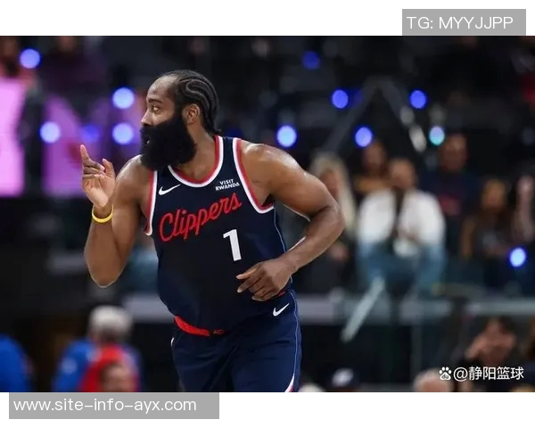 哈登快船生涯第八场比赛斩获30分10助攻创队史第二佳绩仅次于保罗 哈登快船生涯第八场比赛斩获30分10助攻创队史第二佳绩仅次于保罗